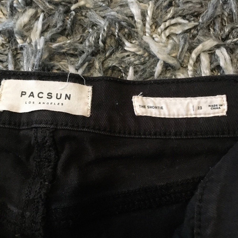 BLACK PACSUN SHORT SHORTS - Picture 3 of 3